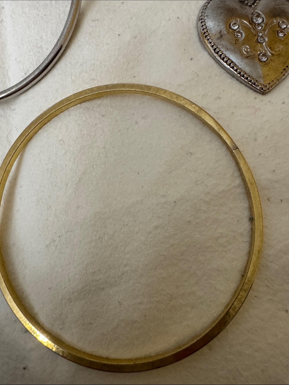 Pre- Own Juicy Couture Silver Tone Heart Charm Bangle Set with Logo Discs - Picture 4 of 9